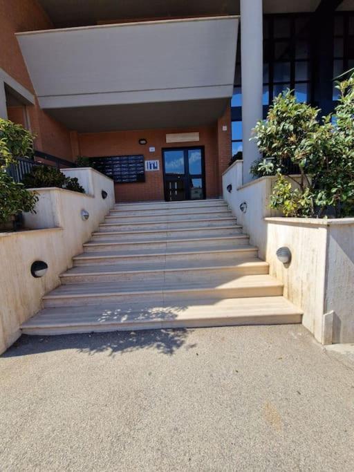 Terrazza A Nettuno E Chiesa Giubilare Santa Maria Goretti المظهر الخارجي الصورة