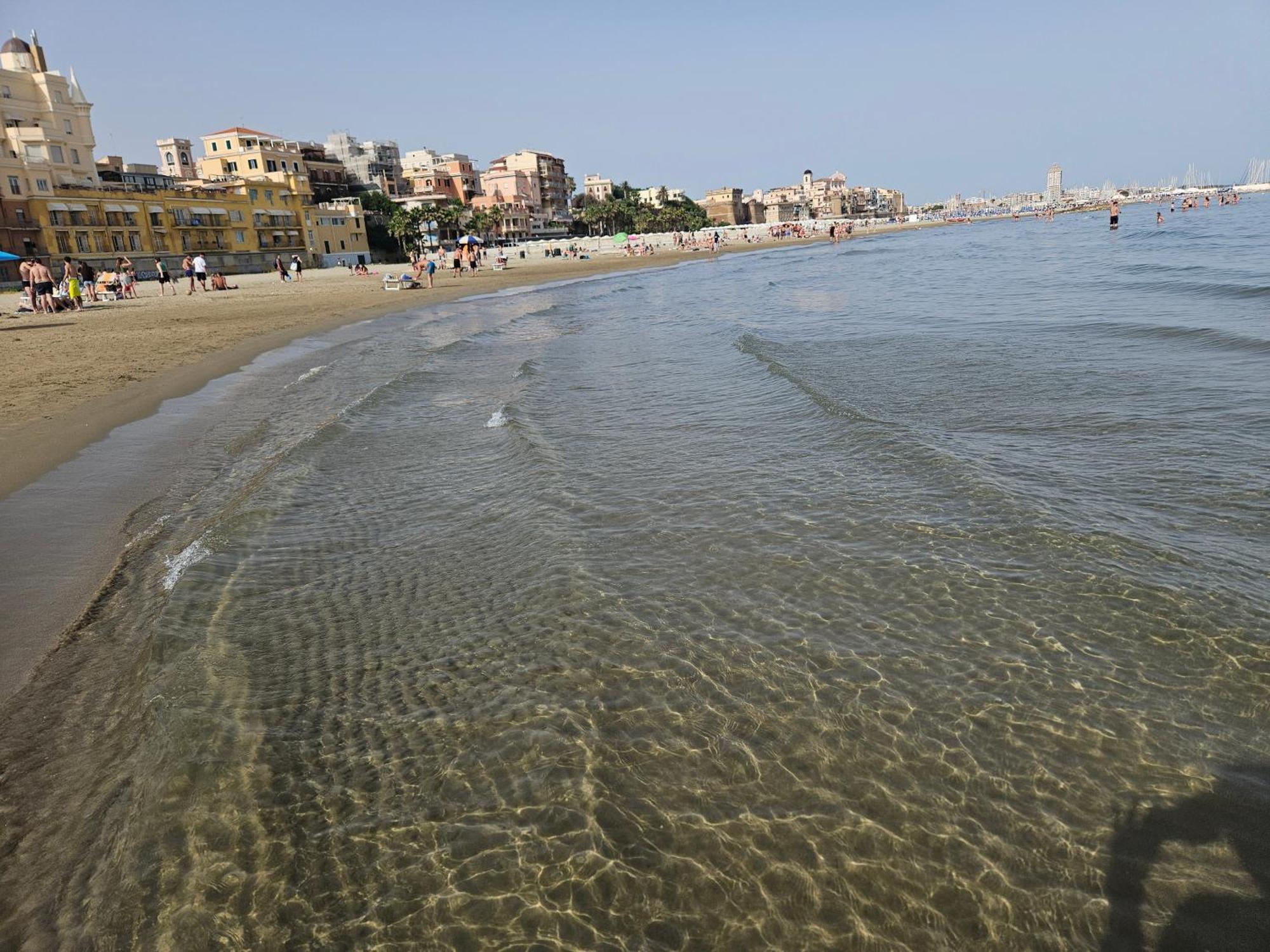 Terrazza A Nettuno E Chiesa Giubilare Santa Maria Goretti المظهر الخارجي الصورة