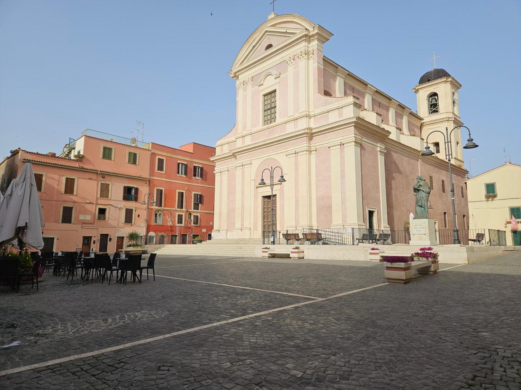 Terrazza A Nettuno E Chiesa Giubilare Santa Maria Goretti المظهر الخارجي الصورة